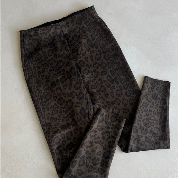 ZARA sueded leopard skinny capris - Picture 3 of 11